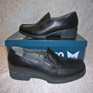New Mephisto womens classic slip on walking shoe 9